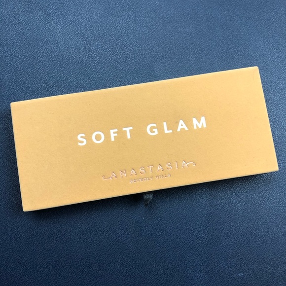 Anastasia Beverly Hills Other - Anastasia Beverly Hills Soft Glam eyeshadow